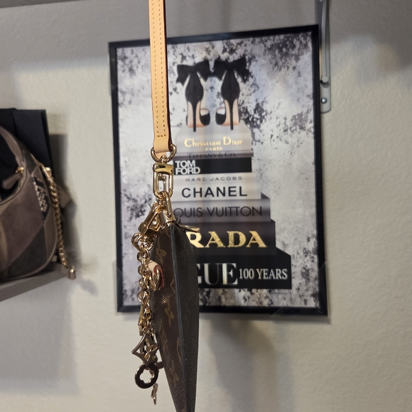 Louis Vuitton Never Full Pochette. Converted To Shoulder Bag. Dustbag and Box . - Picture 3 of 5